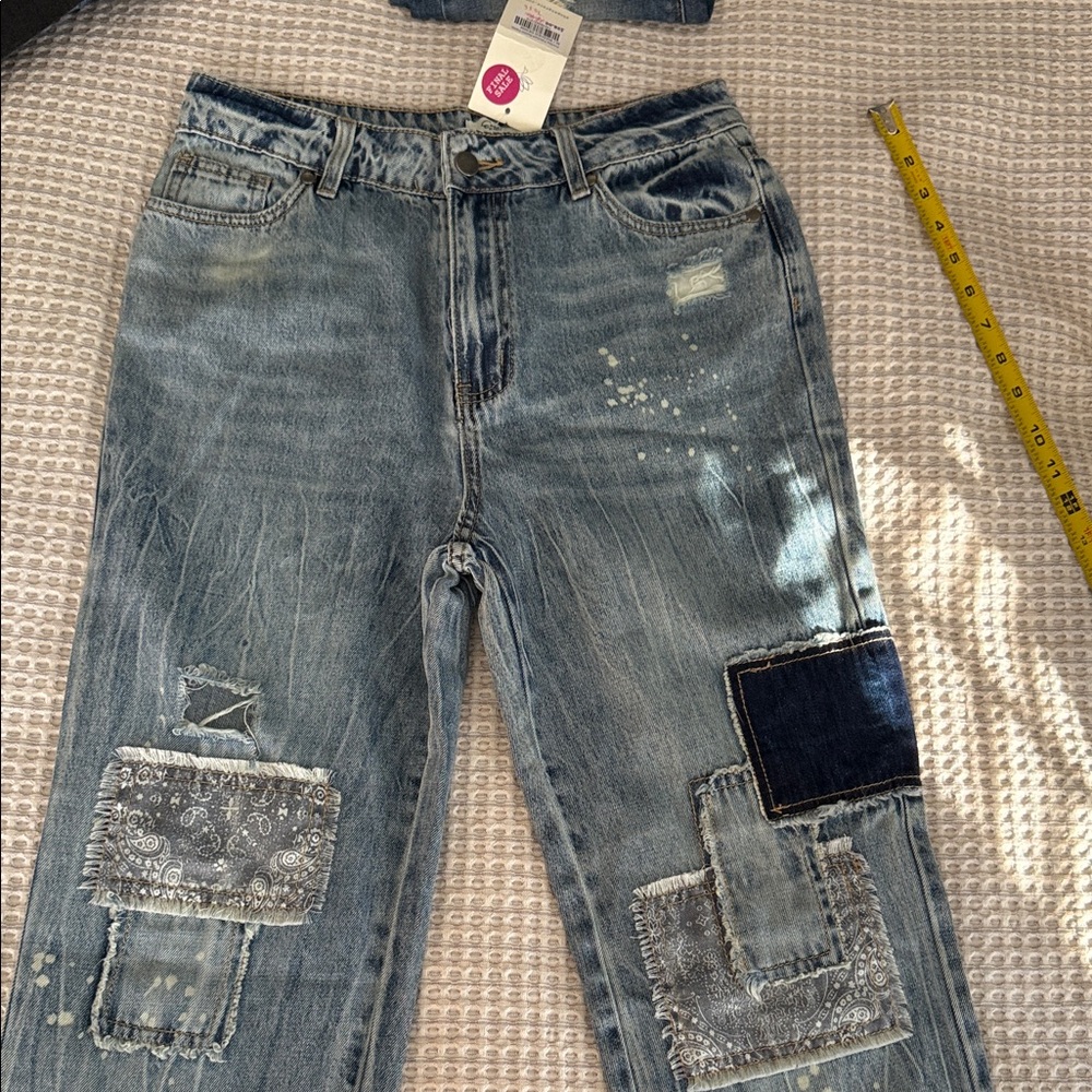 Easel Blue Boyfriend Jeans with Patchwork
Size Medium. New with tags.